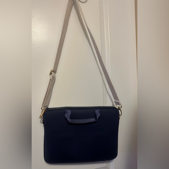 Marc Jacobs New York laptop sleeve. Navy. - Picture 5 of 5